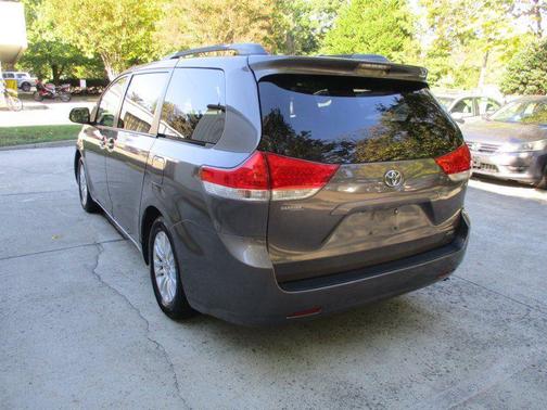 2013 Toyota Sienna XLE