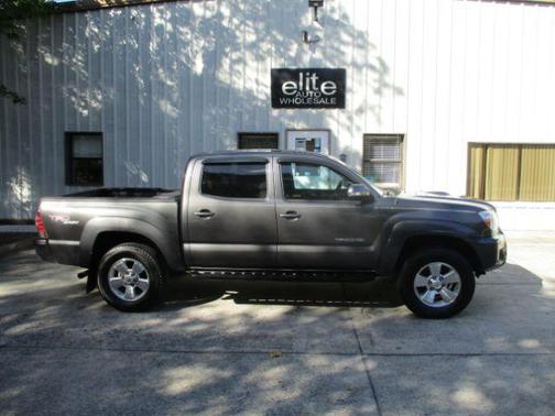 2013 Toyota Tacoma BLUETOOTH CONNECTIVITY POWERFUL ENGINE