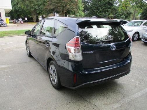 2017 Toyota Prius v Four