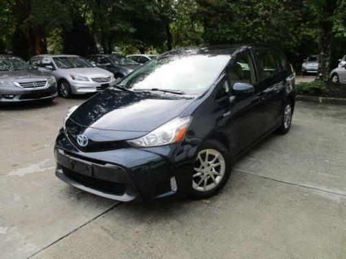 2017 Toyota Prius v Five