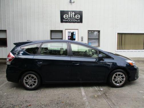 2017 Toyota Prius v Four