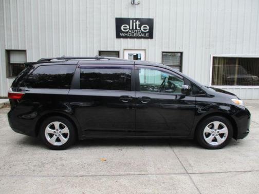 2016 Toyota Sienna LE