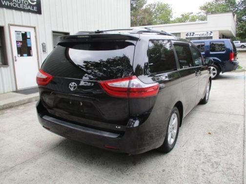 2016 Toyota Sienna LE
