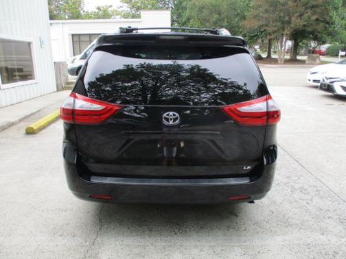 2016 Toyota Sienna LE