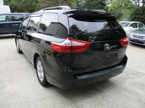 2016 Toyota Sienna LE