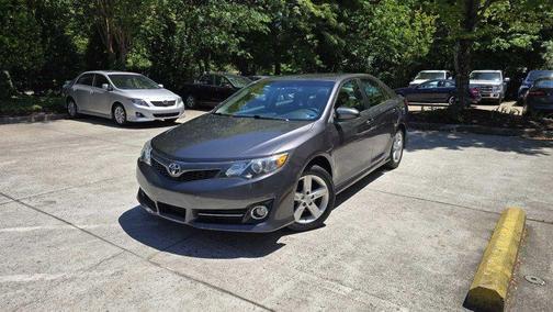 Gray 2014 Toyota Camry SE