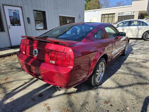 2005 Ford Mustang GT Premium