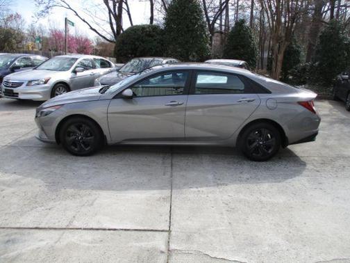 2022 Hyundai ELANTRA SEL