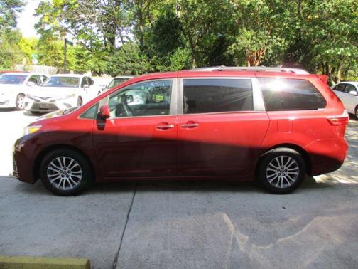 2018 Toyota Sienna XLE