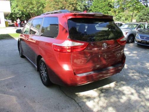 2018 Toyota Sienna XLE