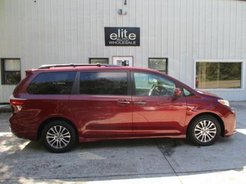 2018 Toyota Sienna XLE
