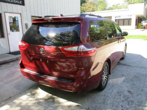 2018 Toyota Sienna XLE