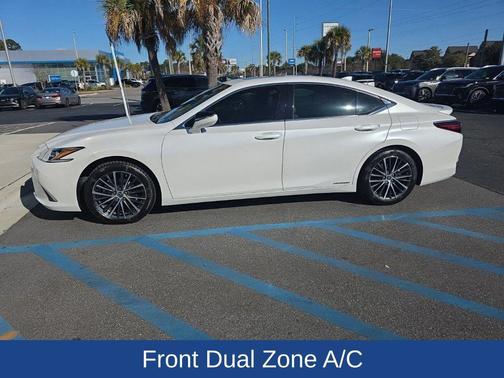 2022 Lexus ES 300h Base