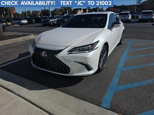 2022 Lexus ES 300h Base