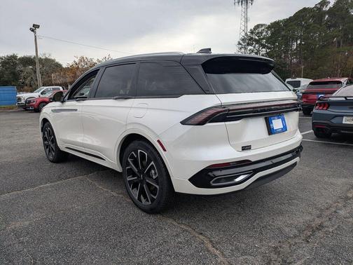 White Platinum Clearcoat Metallic 2026 Lincoln Nautilus Reserve