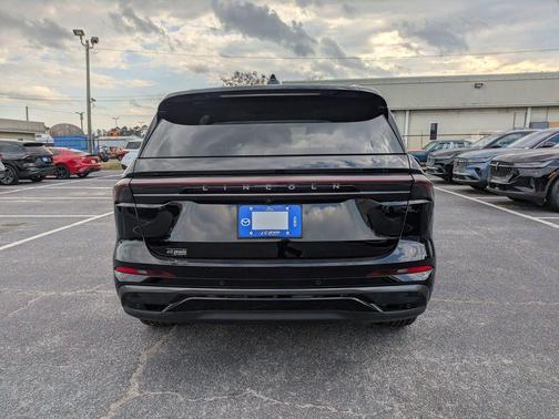 Infinite Black Metallic 2026 Lincoln Nautilus Reserve