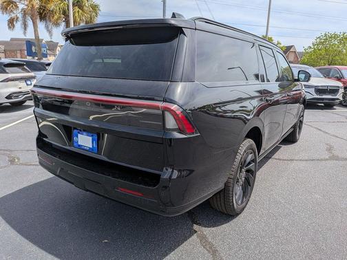 Infinite Black Metallic 2026 Lincoln Navigator L Reserve