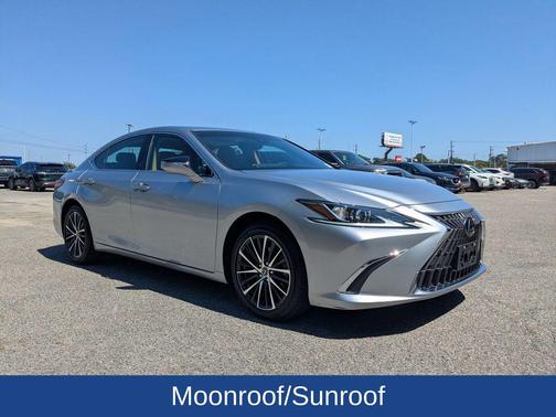 2022 Lexus ES 300h Base