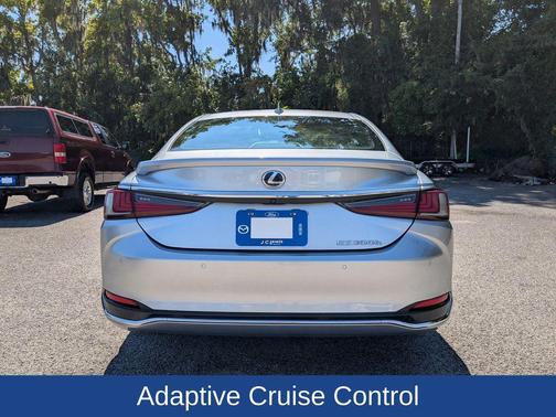 2022 Lexus ES 300h Base
