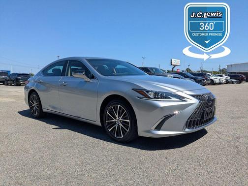 2022 Lexus ES 300h Base