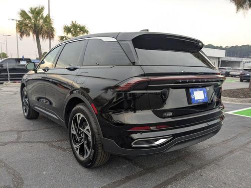 Infinite Black Metallic 2026 Lincoln Nautilus Premiere
