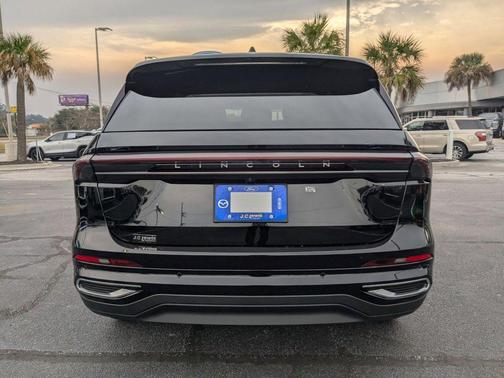 Infinite Black Metallic 2026 Lincoln Nautilus Premiere