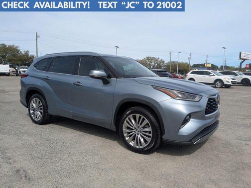 Moon Dust 2023 Toyota Highlander Hybrid Platinum