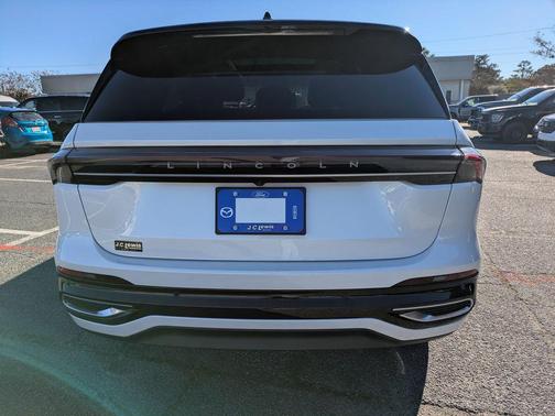 White Platinum Tri-Coat Metallic 2026 Lincoln Nautilus Reserve