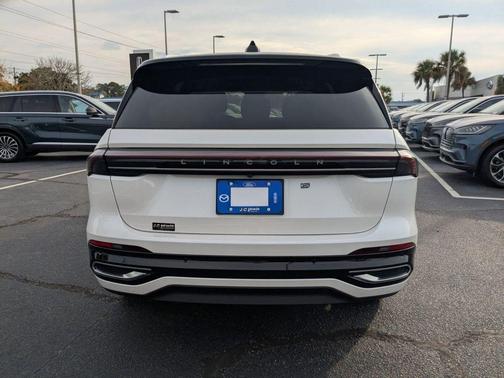 White Platinum Clearcoat Metallic 2026 Lincoln Nautilus Reserve