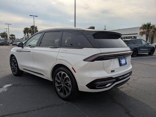 White Platinum Clearcoat Metallic 2026 Lincoln Nautilus Reserve