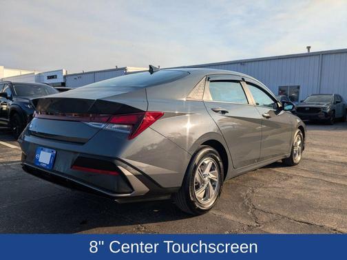 2025 Hyundai ELANTRA SE