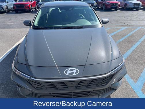 2025 Hyundai ELANTRA SE