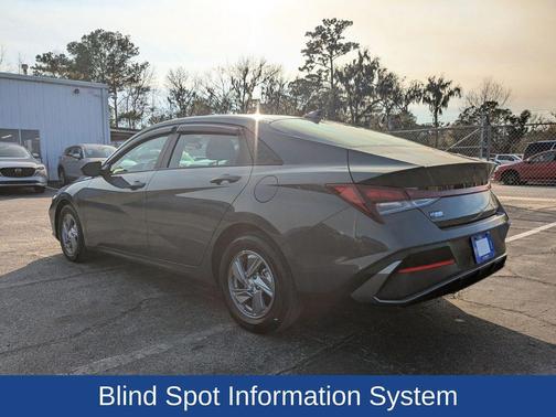 2025 Hyundai ELANTRA SE