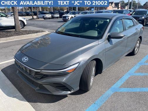 2025 Hyundai ELANTRA SE