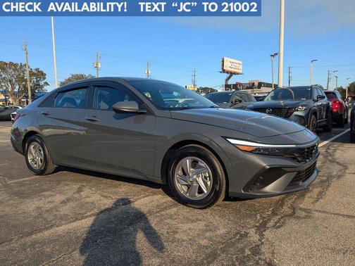 2025 Hyundai ELANTRA SE