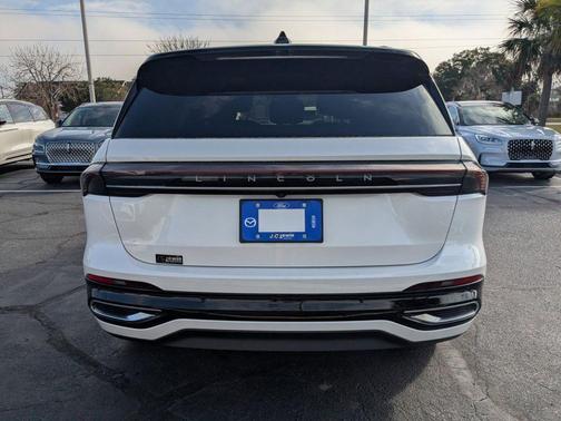 White Platinum Tri-Coat Metallic 2026 Lincoln Nautilus Reserve