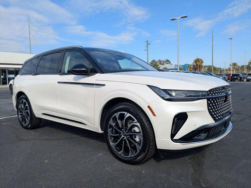 White Platinum Tri-Coat Metallic 2026 Lincoln Nautilus Reserve