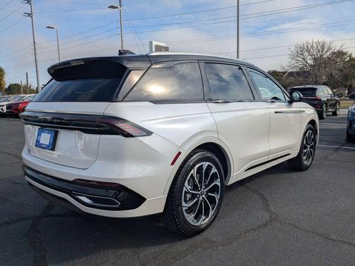 White Platinum Tri-Coat Metallic 2026 Lincoln Nautilus Reserve
