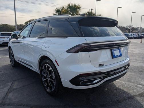 White Platinum Tri-Coat Metallic 2026 Lincoln Nautilus Reserve