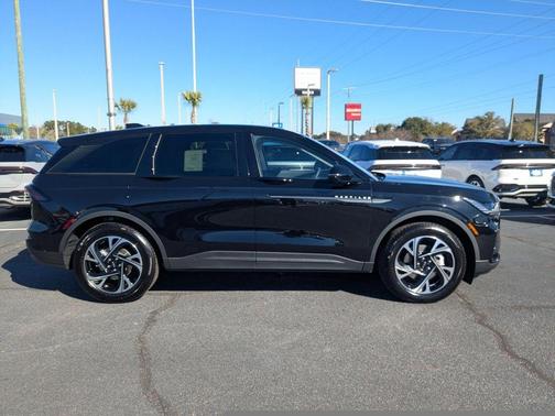 Infinite Black Metallic 2026 Lincoln Nautilus Premiere
