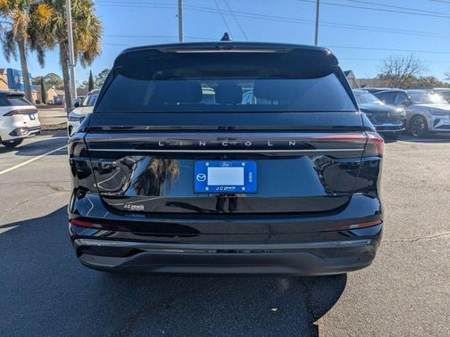 Infinite Black Metallic 2026 Lincoln Nautilus Premiere