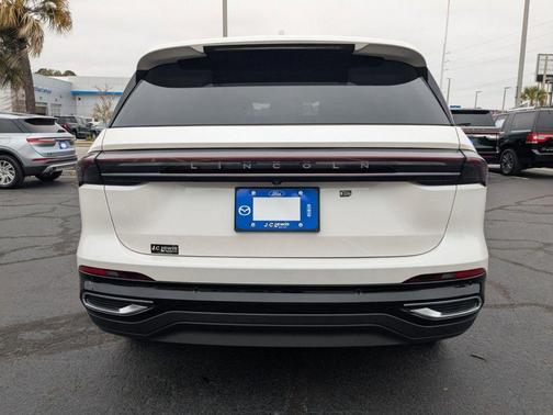 White Platinum Tri-Coat Metallic 2026 Lincoln Nautilus Premiere