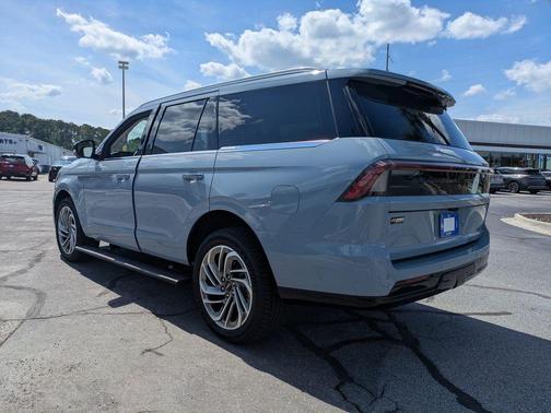 Gray Mist Metallic 2026 Lincoln Navigator Reserve