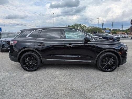 Infinite Black Metallic 2023 Lincoln Nautilus Reserve