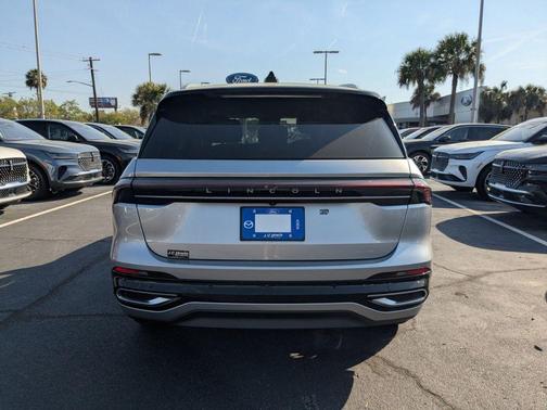 Silver Radiance Metallic 2026 Lincoln Nautilus Reserve