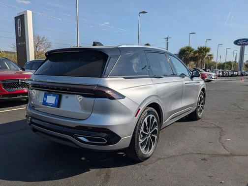 Silver Radiance Metallic 2026 Lincoln Nautilus Reserve