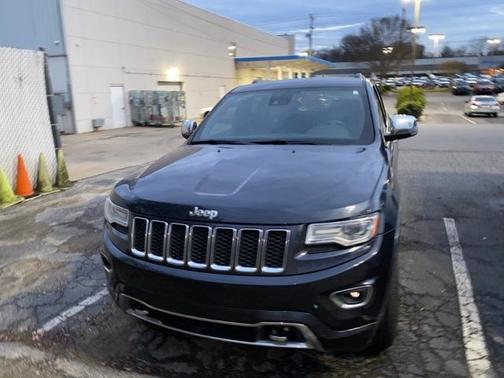 Photo 5 of 18 of 2016 Jeep Grand Cherokee Overland