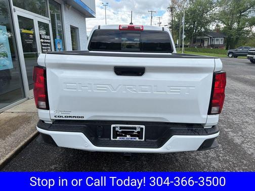 Summit White 2025 Chevrolet Colorado LT