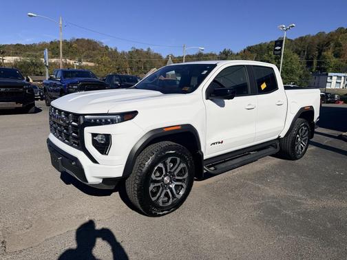 2023 GMC Canyon AT4