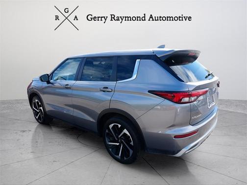 2022 Mitsubishi Outlander SE